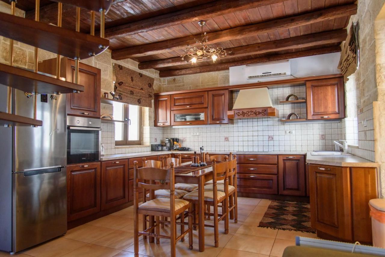 Traditional Stonehouse Vicky 헐소니소스 외부 사진